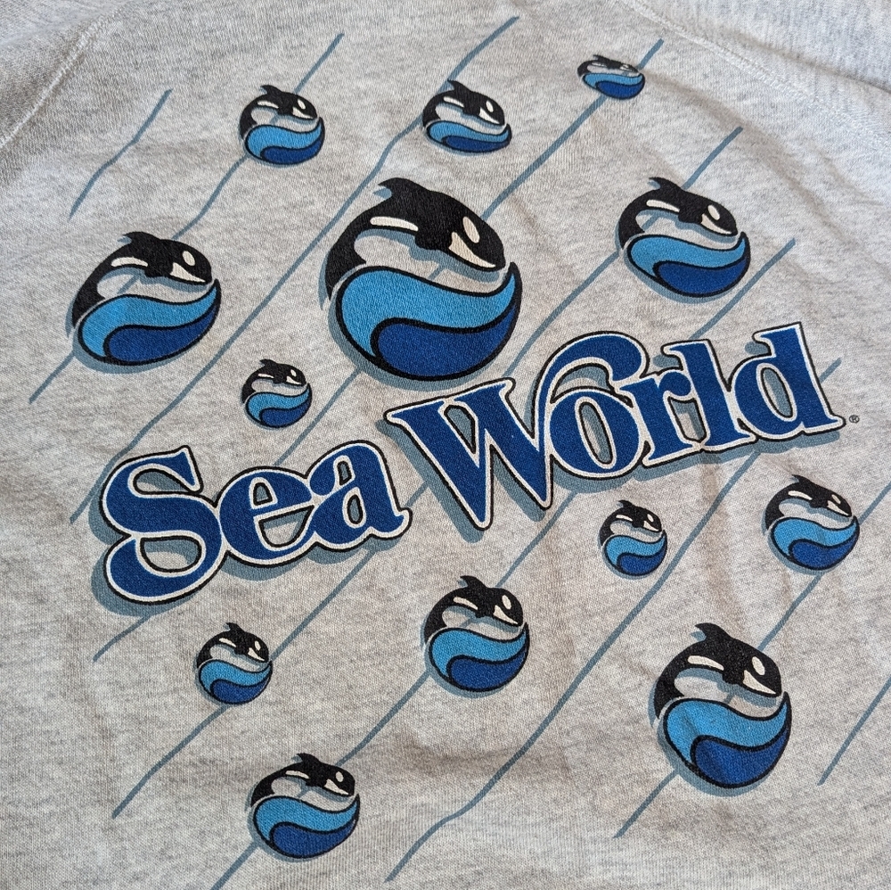 🐋 Vintage Sea World Sweatshirt - XL - Bubble Orcas & 90s Splash Energy 🐋